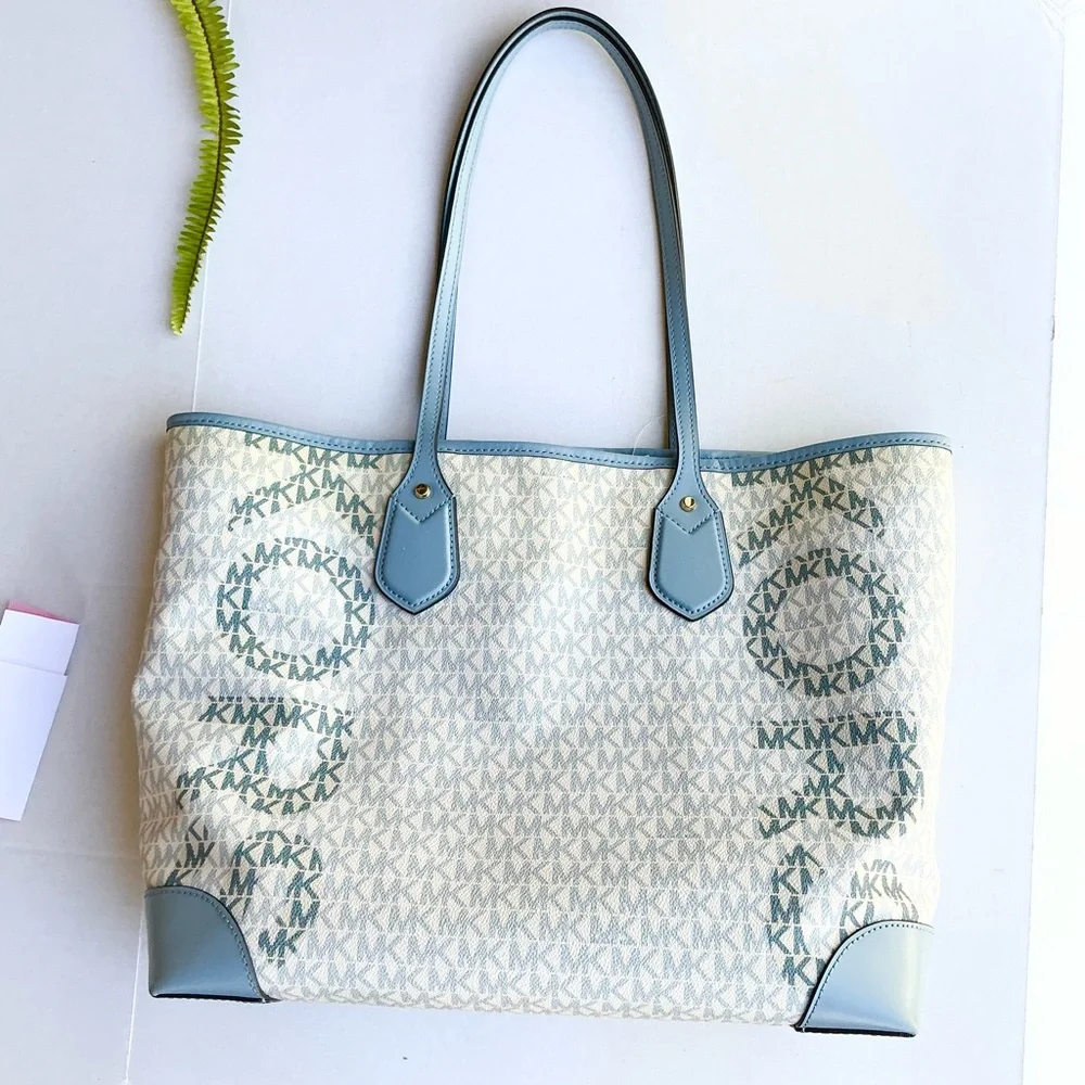 Michael Kors XL Tote Bag Blue Logo EUC - Picture 2 of 5